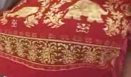 مقعد بلوند در نزدیکی درخت کریسمس می سکسی اچ کند