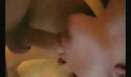 دختر از پله تصاویر سکسی اچ دی بر روی پله ها حرکت می کند