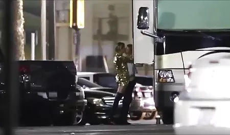 جانور بلوند روی میز گربه هایش را صدا می کند دانلود فیلم های سکسی اچ دی