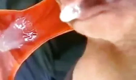 مرد سوپر سکس اچ دی سخت یک دیک بلند روی نیمکت پاره کرد